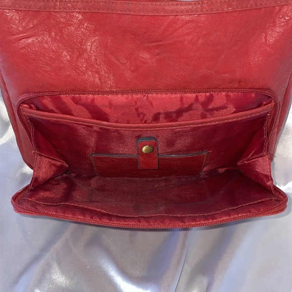 Bueno Multi Pocket Crossbody Red Pebbled Vegan Leather Brass Accents Adjustable - Picture 6 of 13